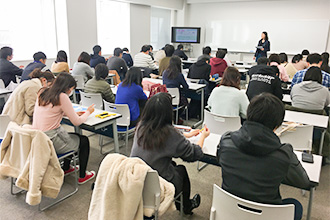 キャリア支援課